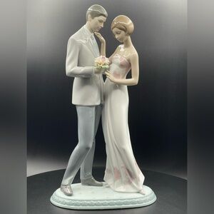 LLADRÓ DECLARATION OF LOVE
ITEM #01006597 Retired